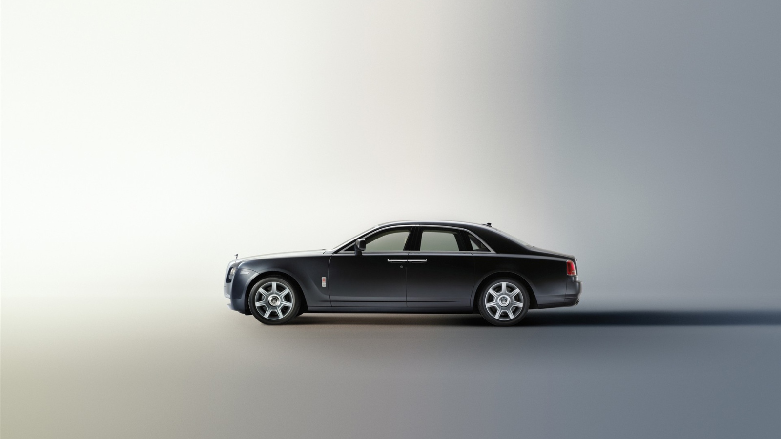 Автомобиль Rolls-Royce
