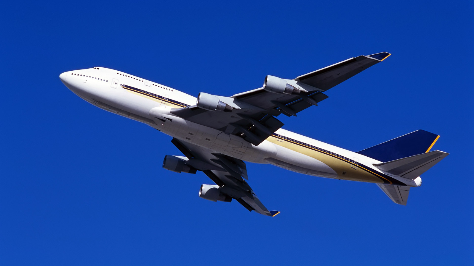 Пассажирский авиалайнер