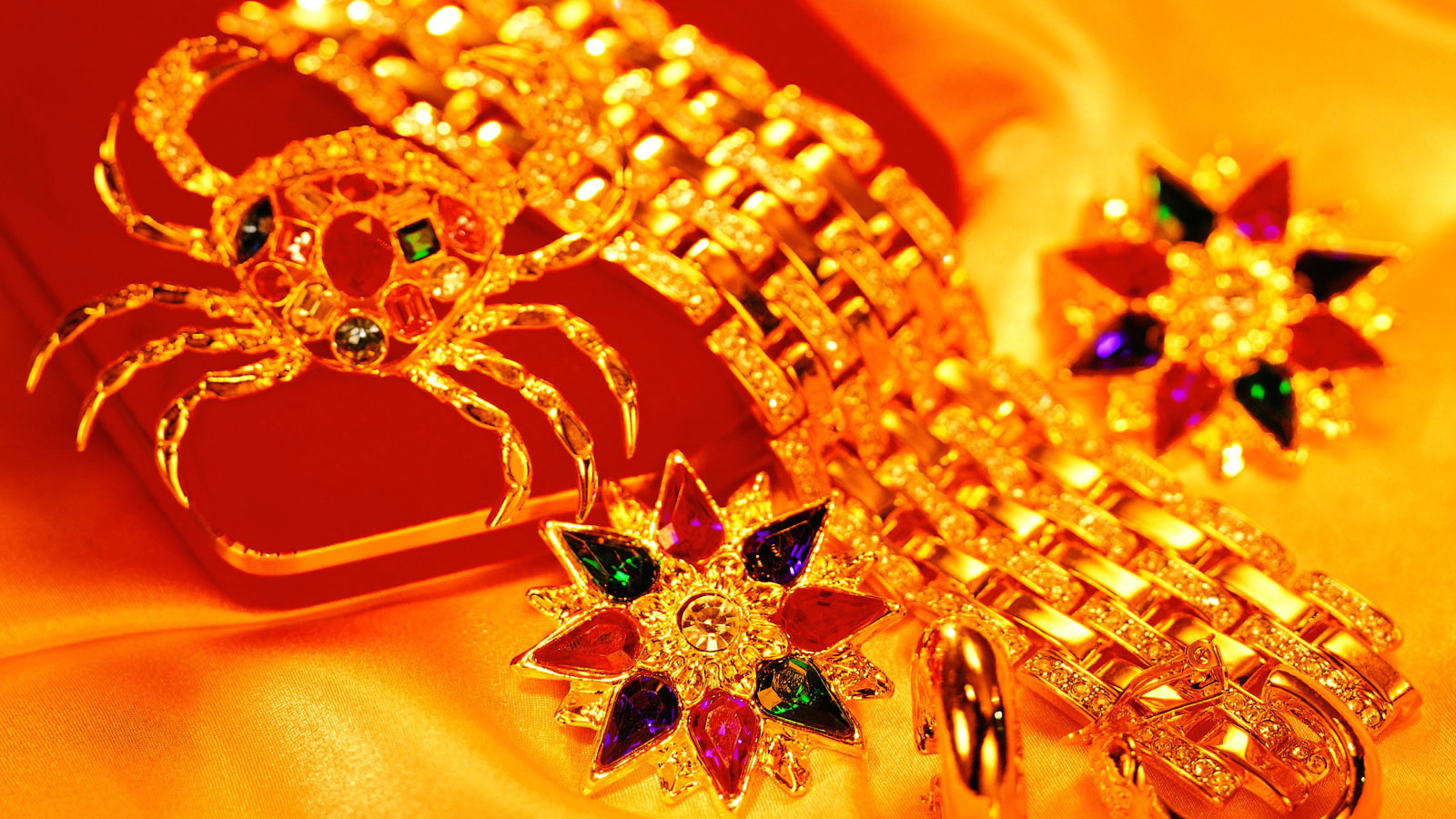 Золотое украшение