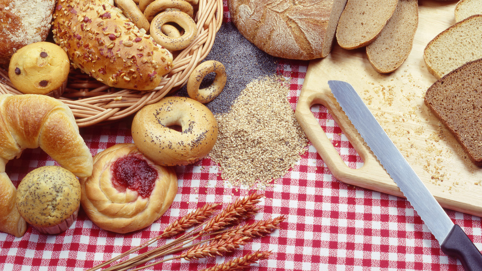 Свежий хлеб и булочки
