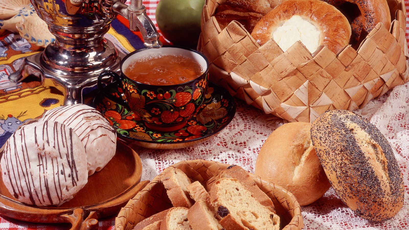 Булки с творогом и маком