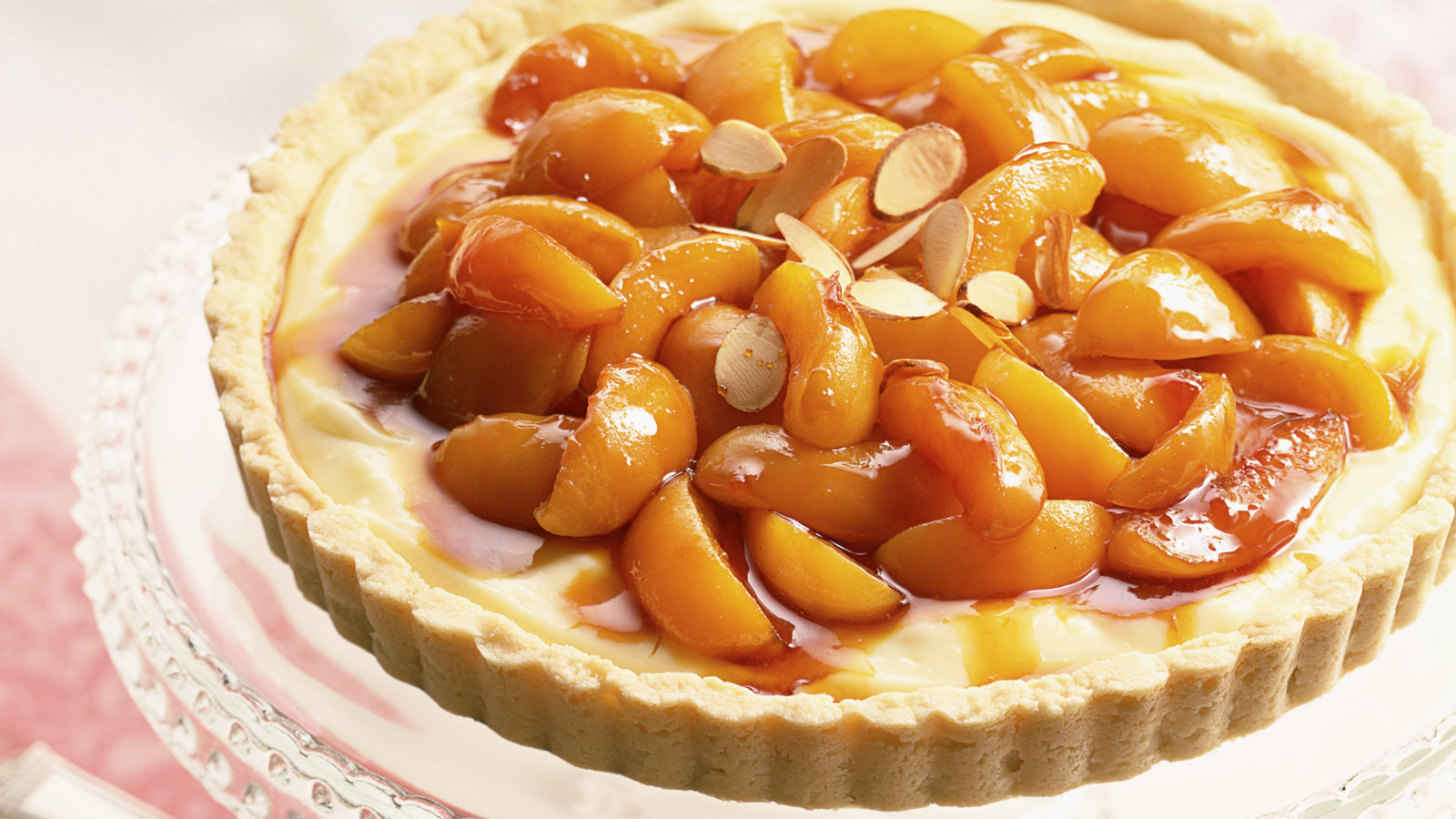 Сладкий пирог с персиками