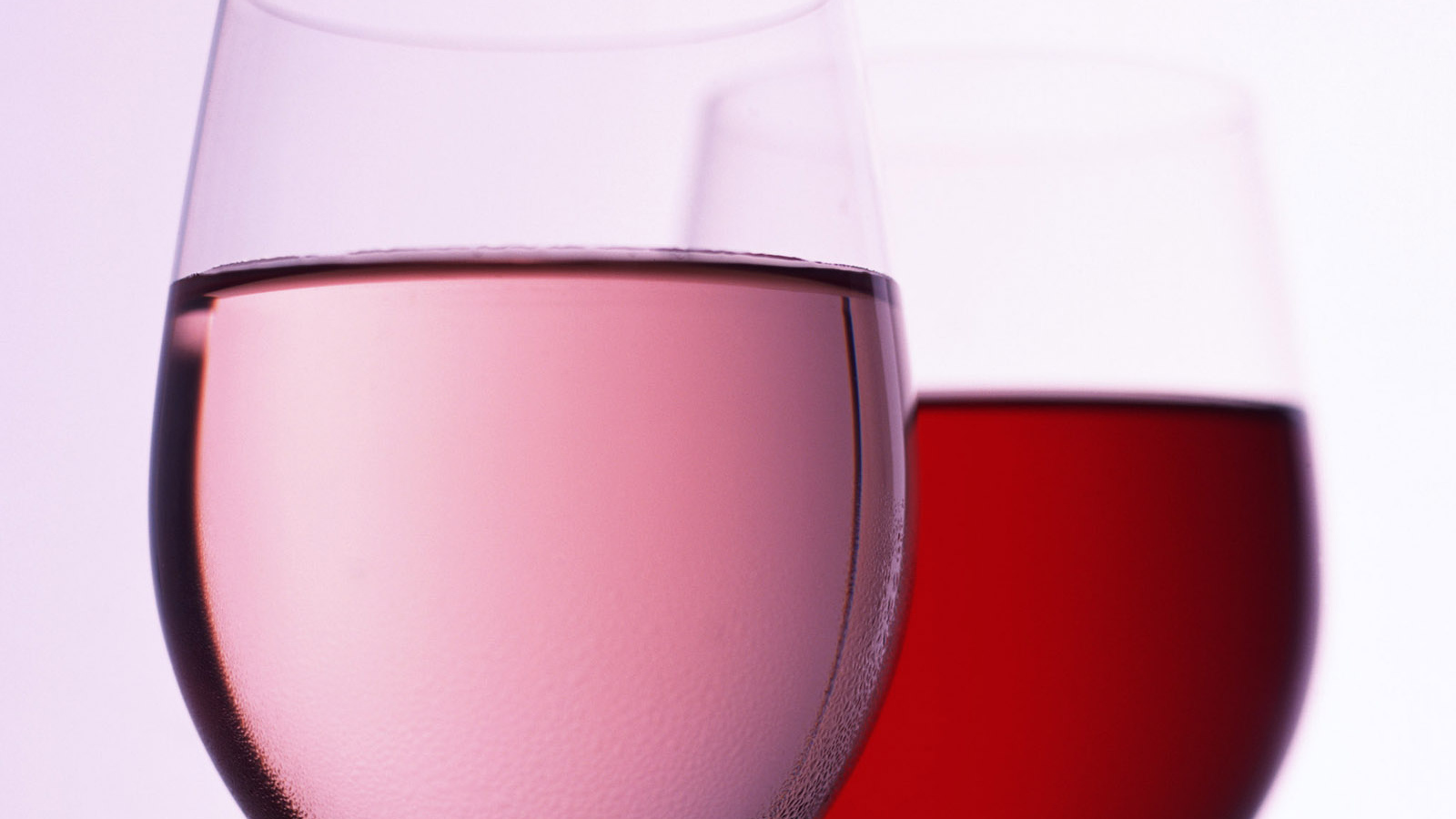 Бокал шампанского и вина