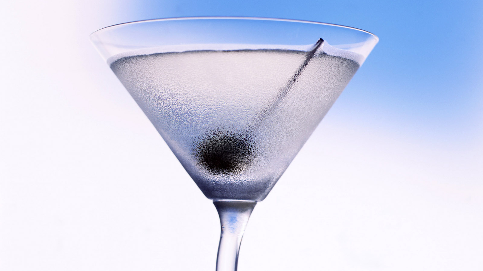 Красивый бокал с коктейлем