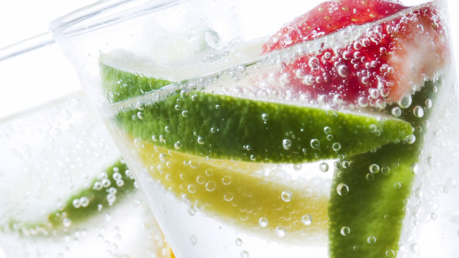 Напиток с кусочками фруктов