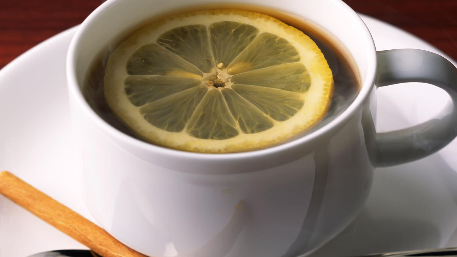Кружка чая с лимоном