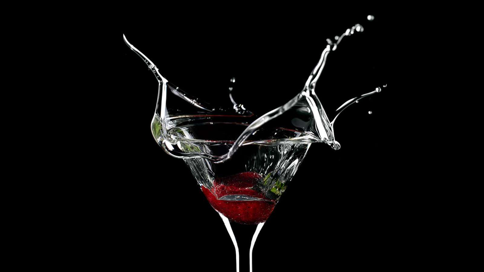 Клубничка в бокале