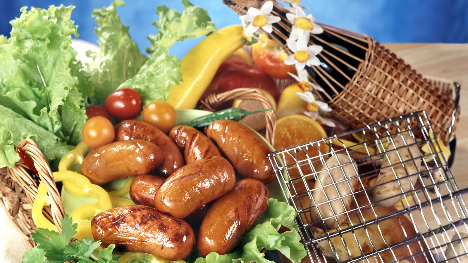 Сосиски и вино