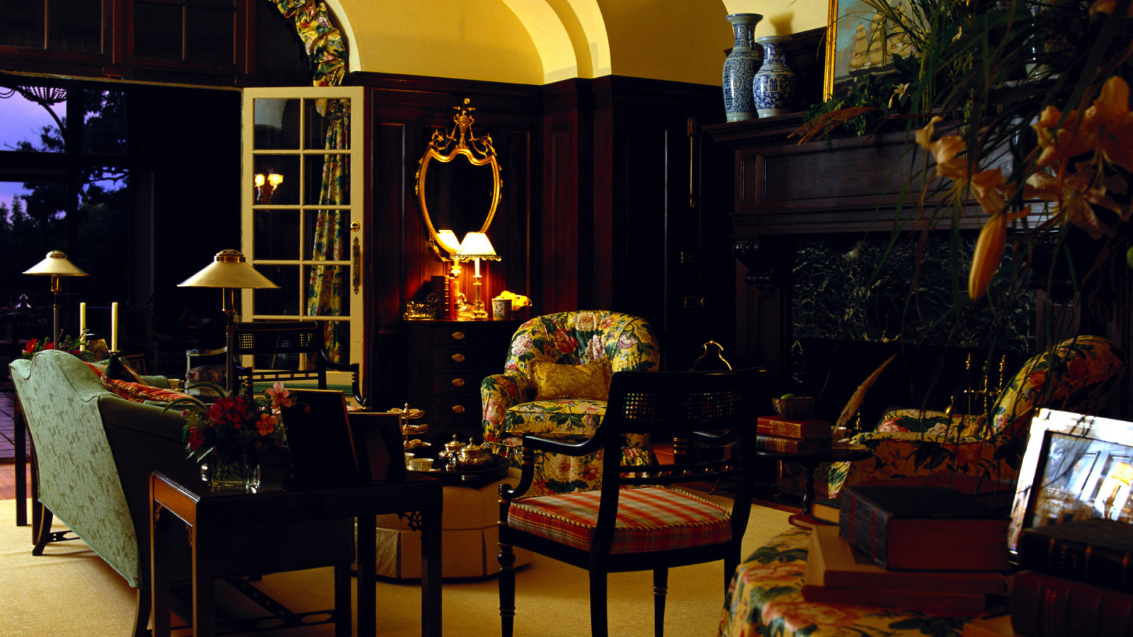 Каминная комната с выходом на террасу