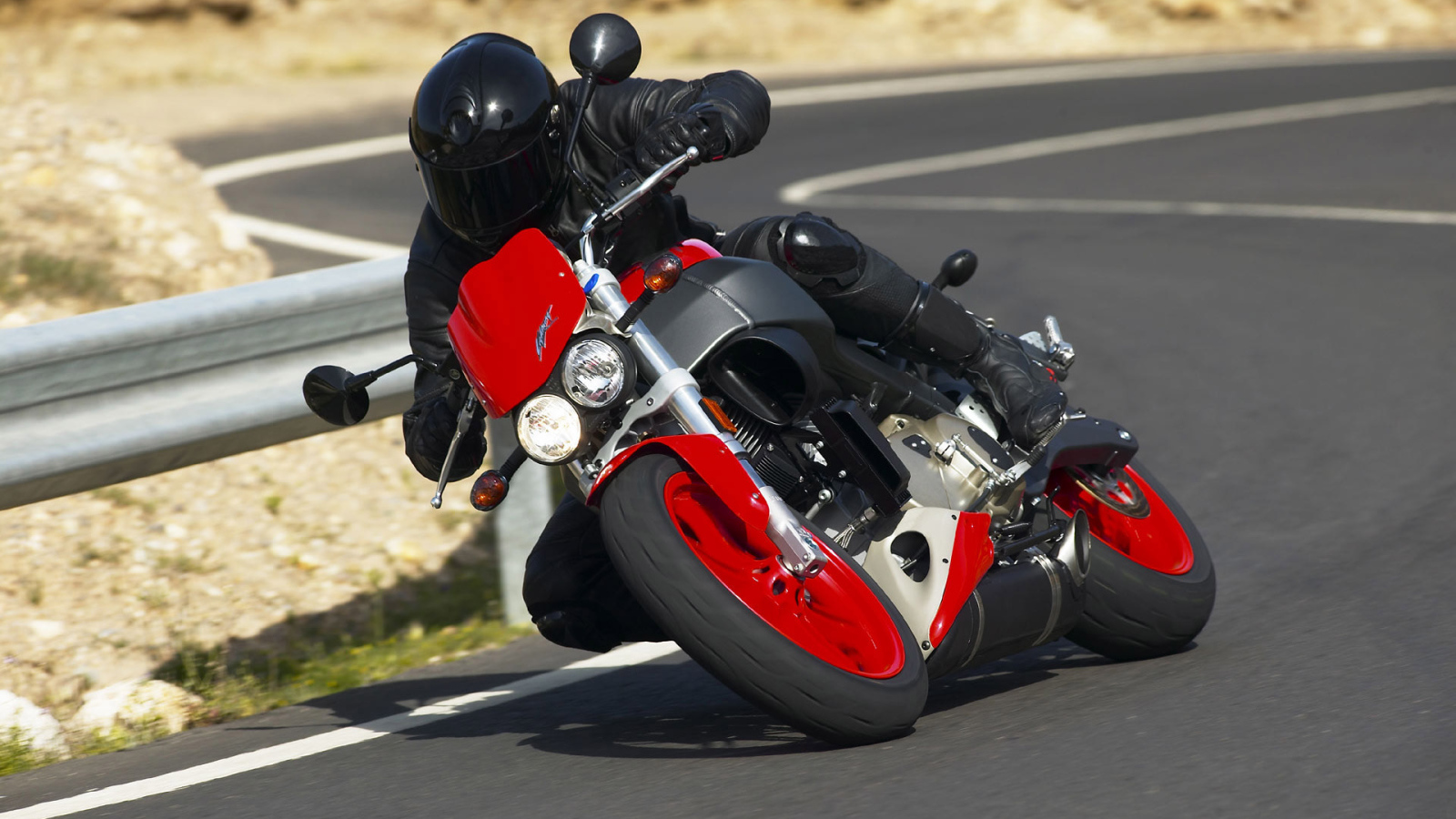 Красный спортивный байк