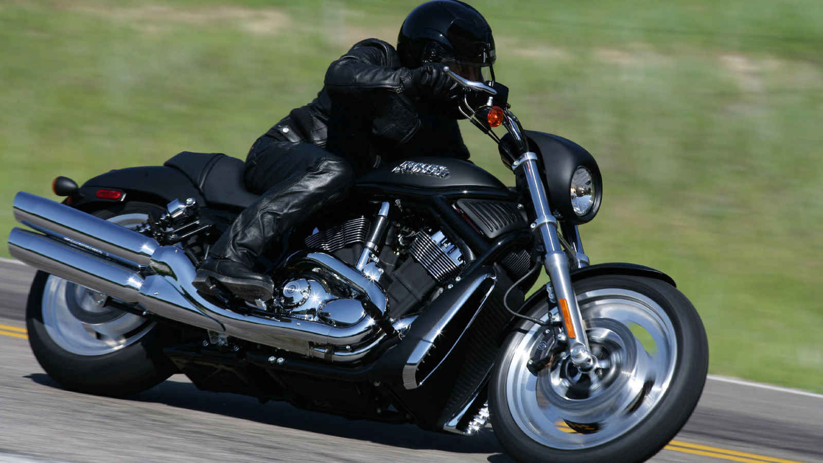 Harley Davidson черный гонщик