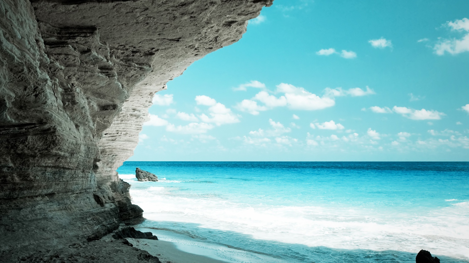 Красивое голубое море