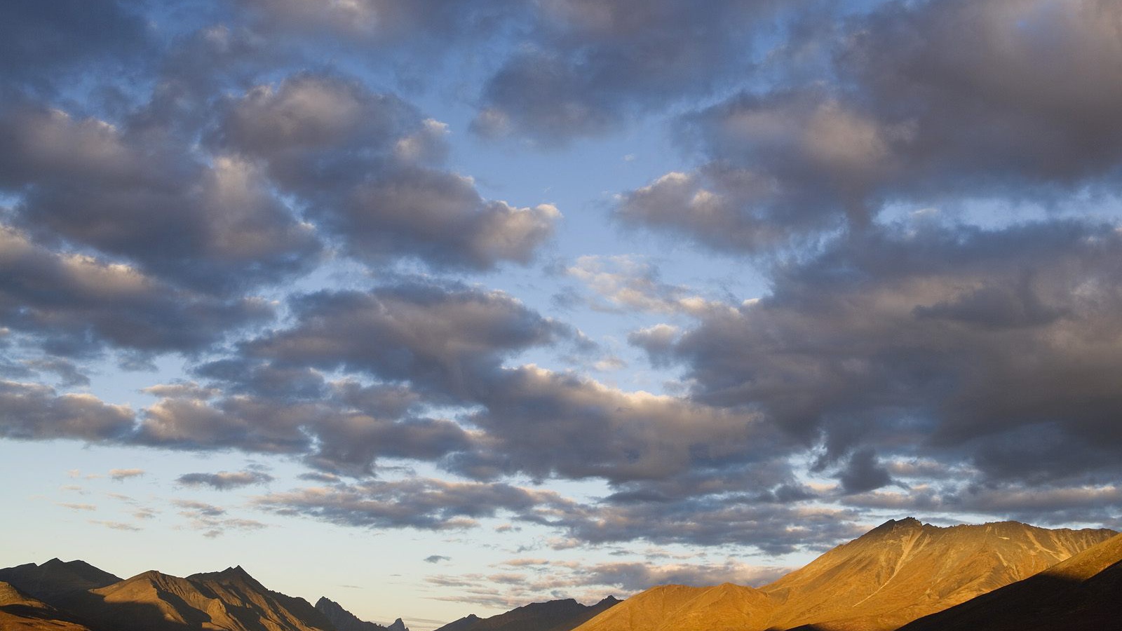 Горы и облака