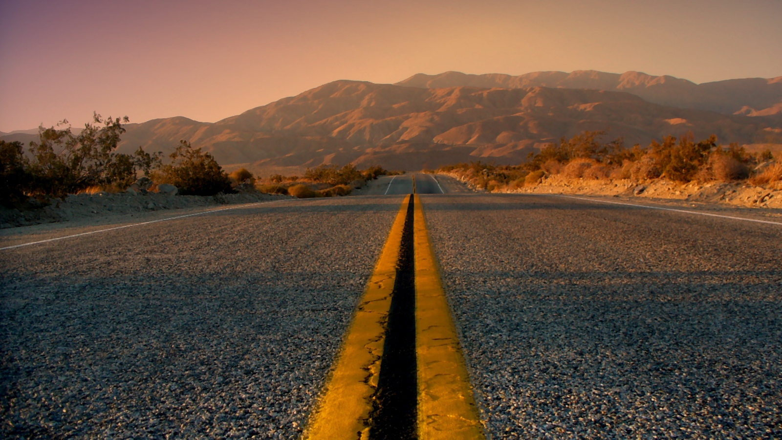 Дорога в направлении гор