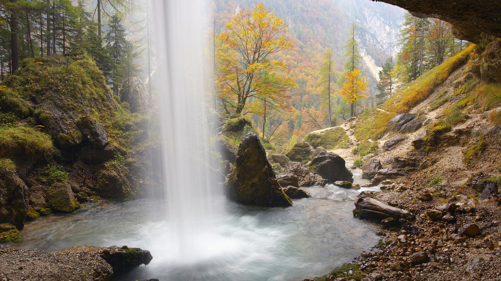 Вид из пещеры