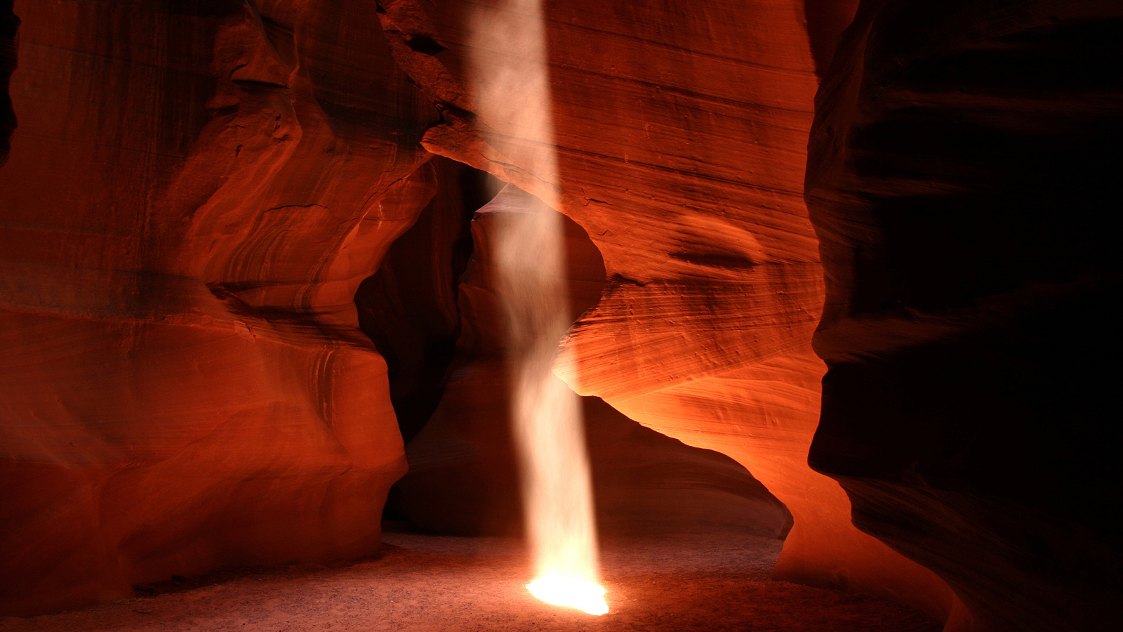Луч света в пещере