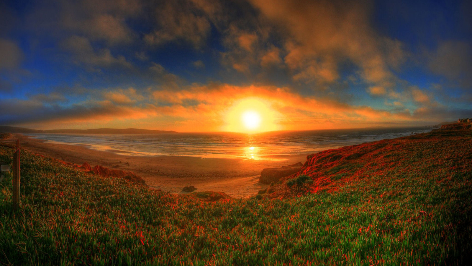 Красивый закат на горизонте