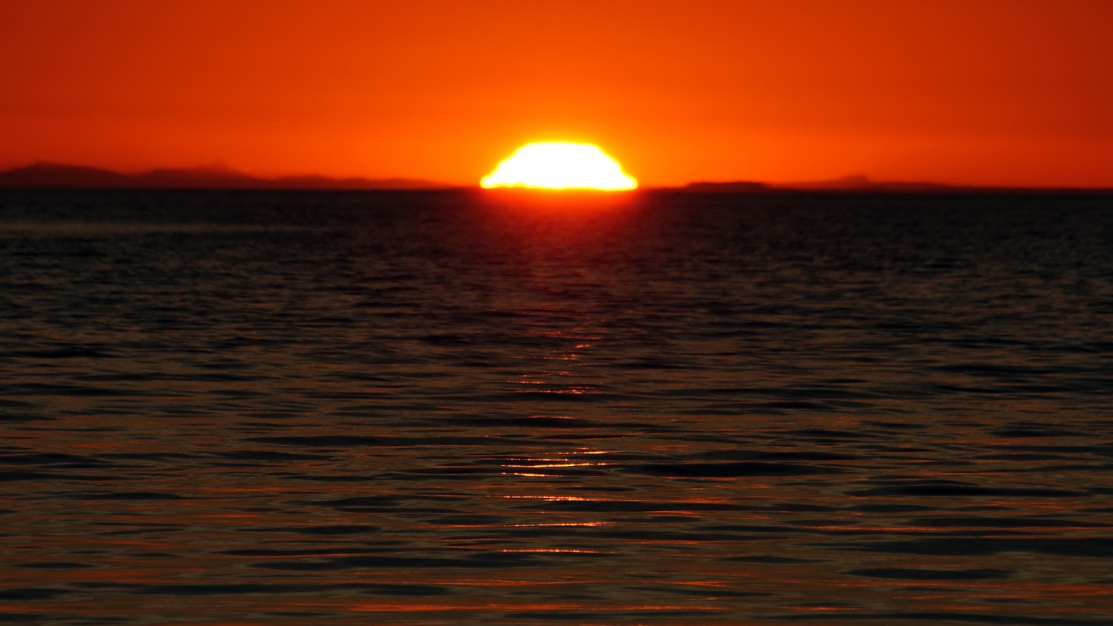 Большое солнце на закате