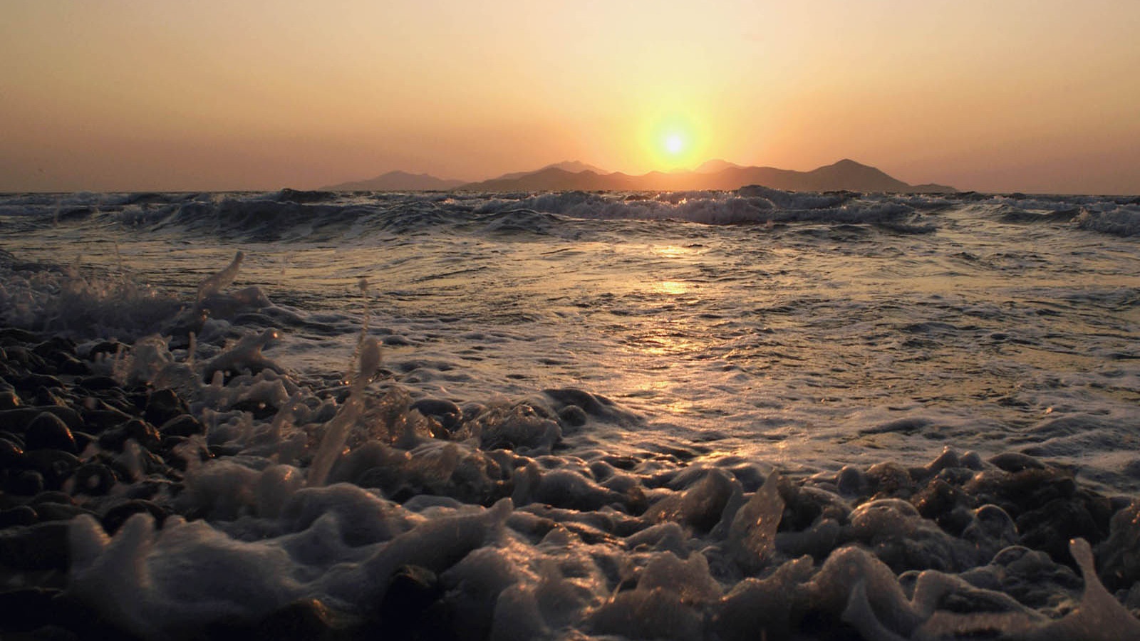 Пенистые волны