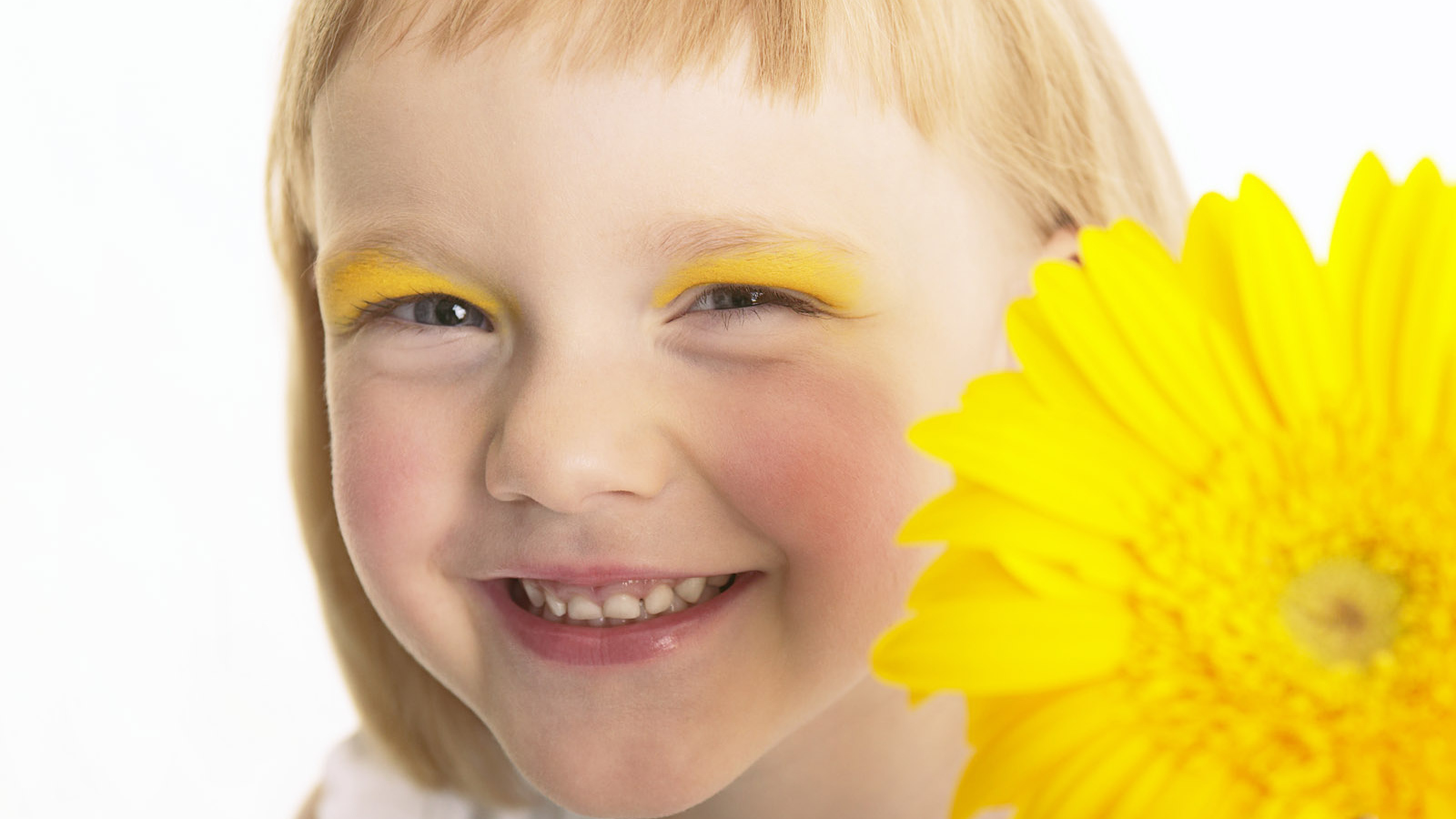 Девочка с цветком