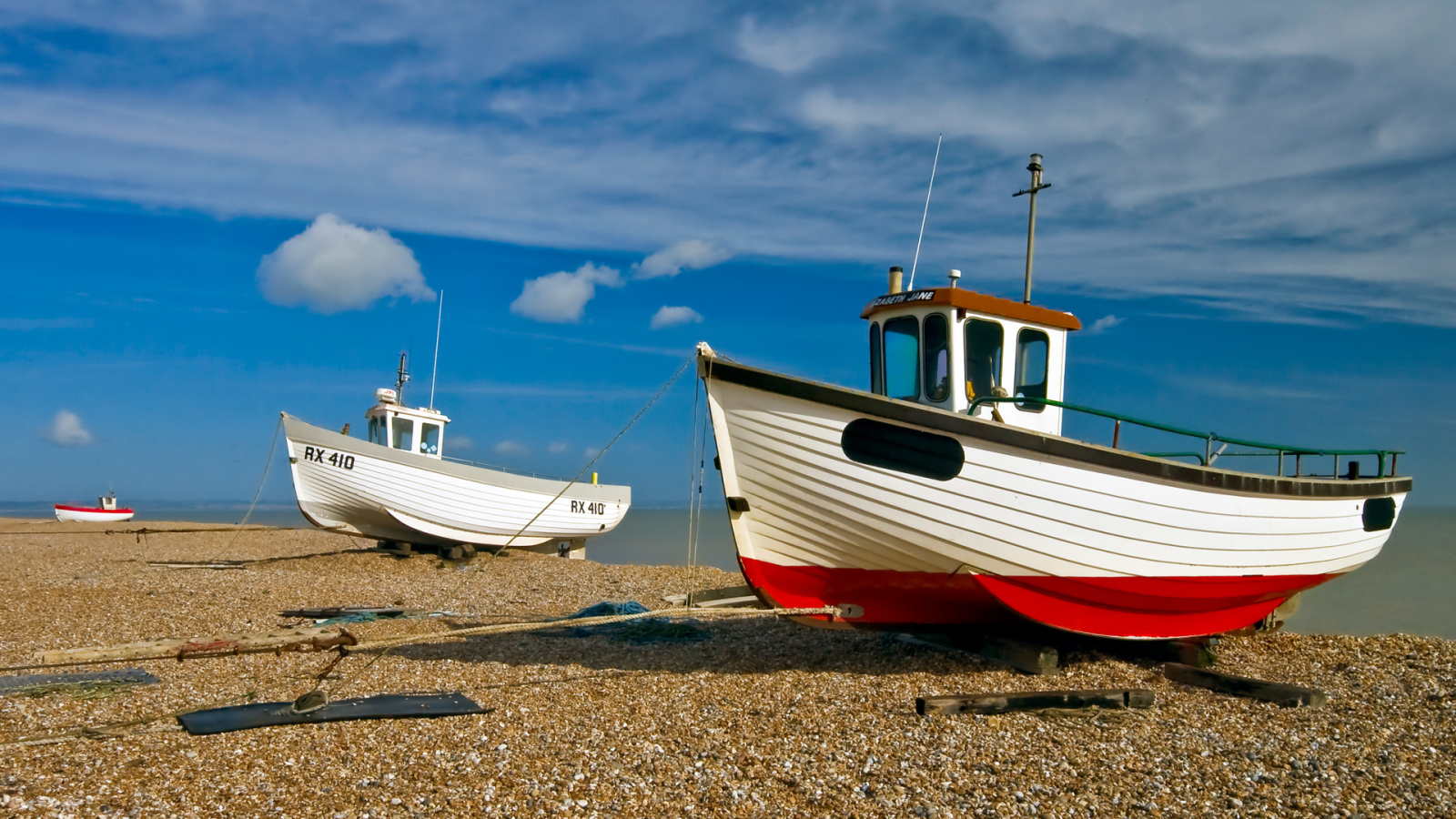 Лодки на берегу