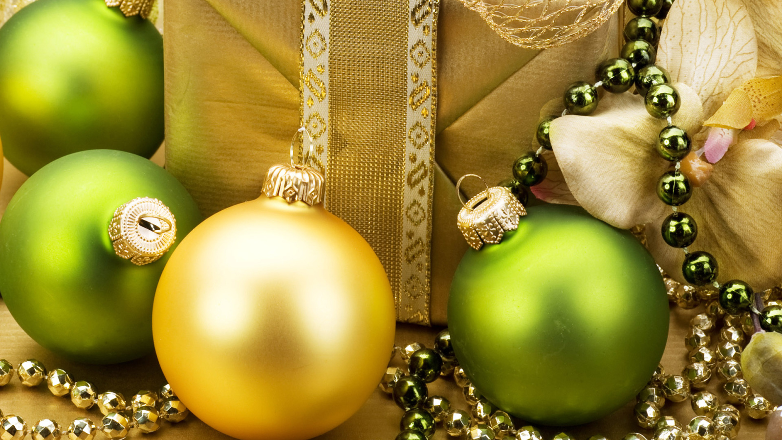 Подарки под елкой 2011