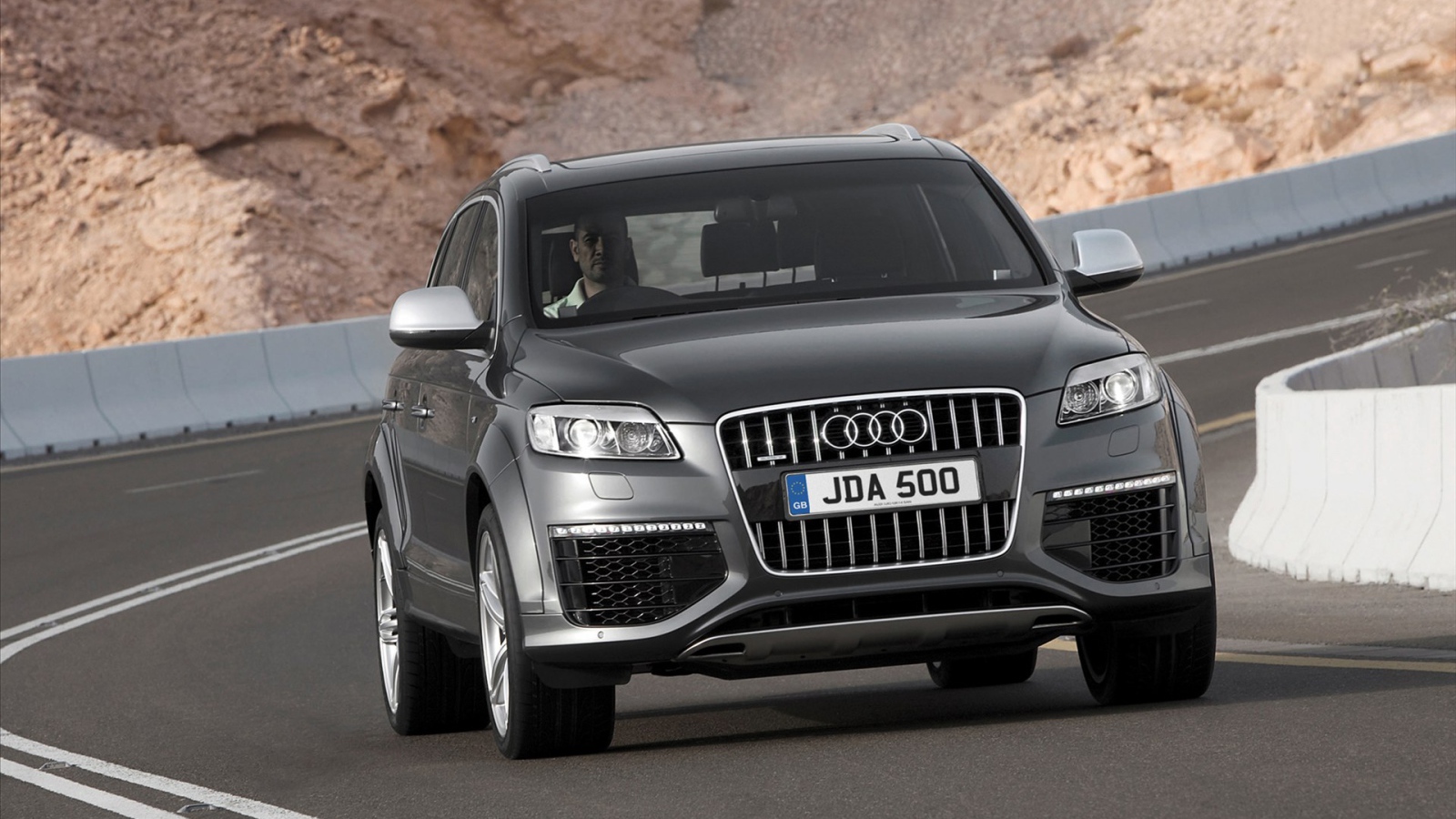 Audi Q7 V12
