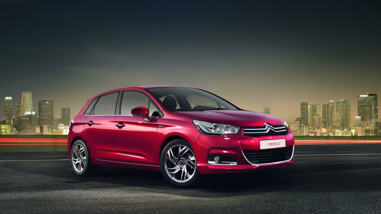 красный Ситроен С4