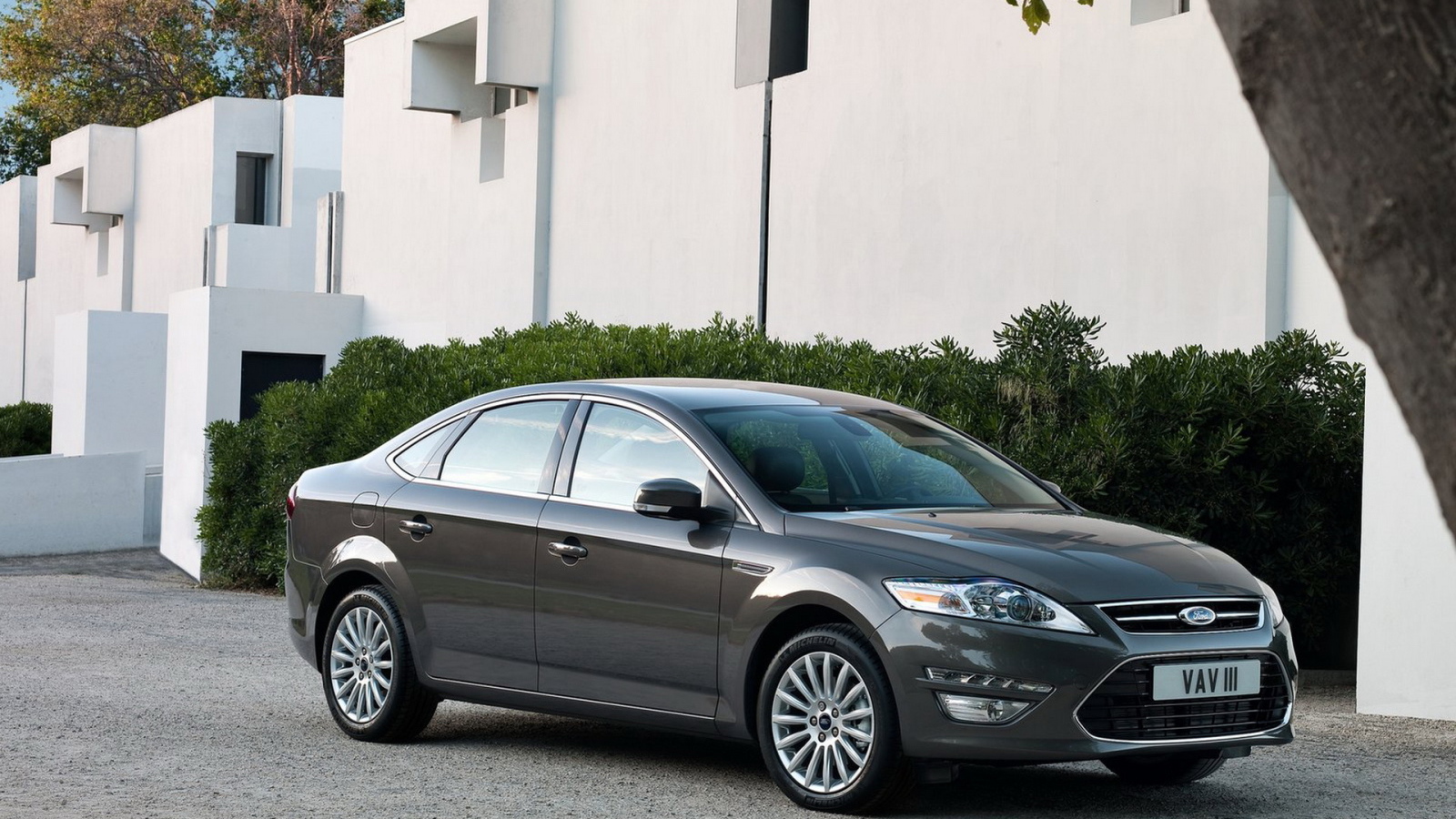 New Ford-Mondeo 5-door