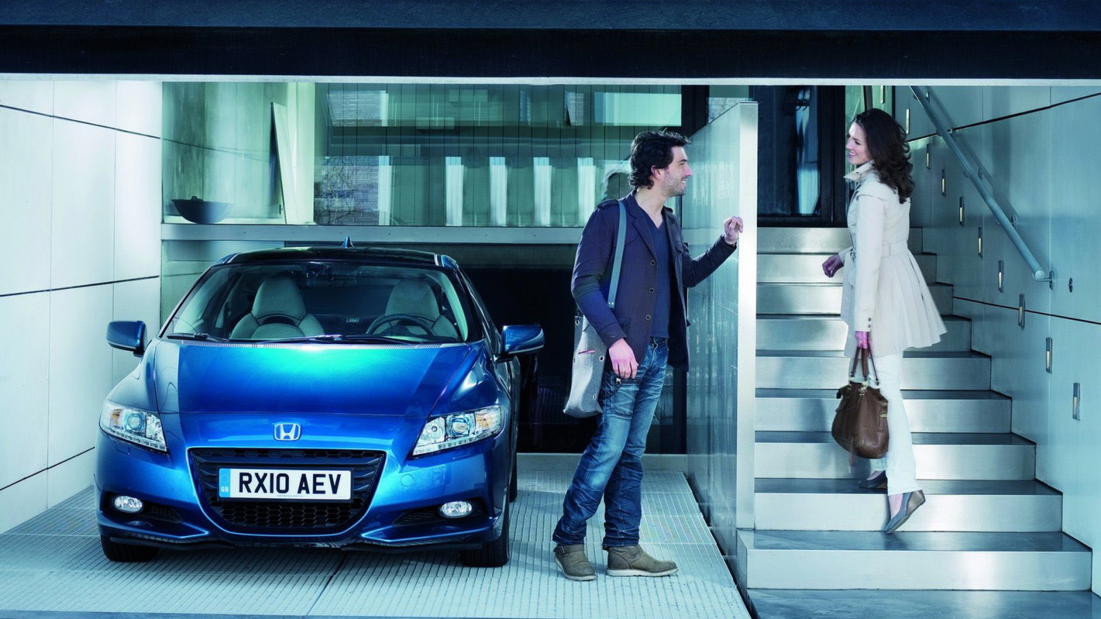 Хонда СR-Z в гараже