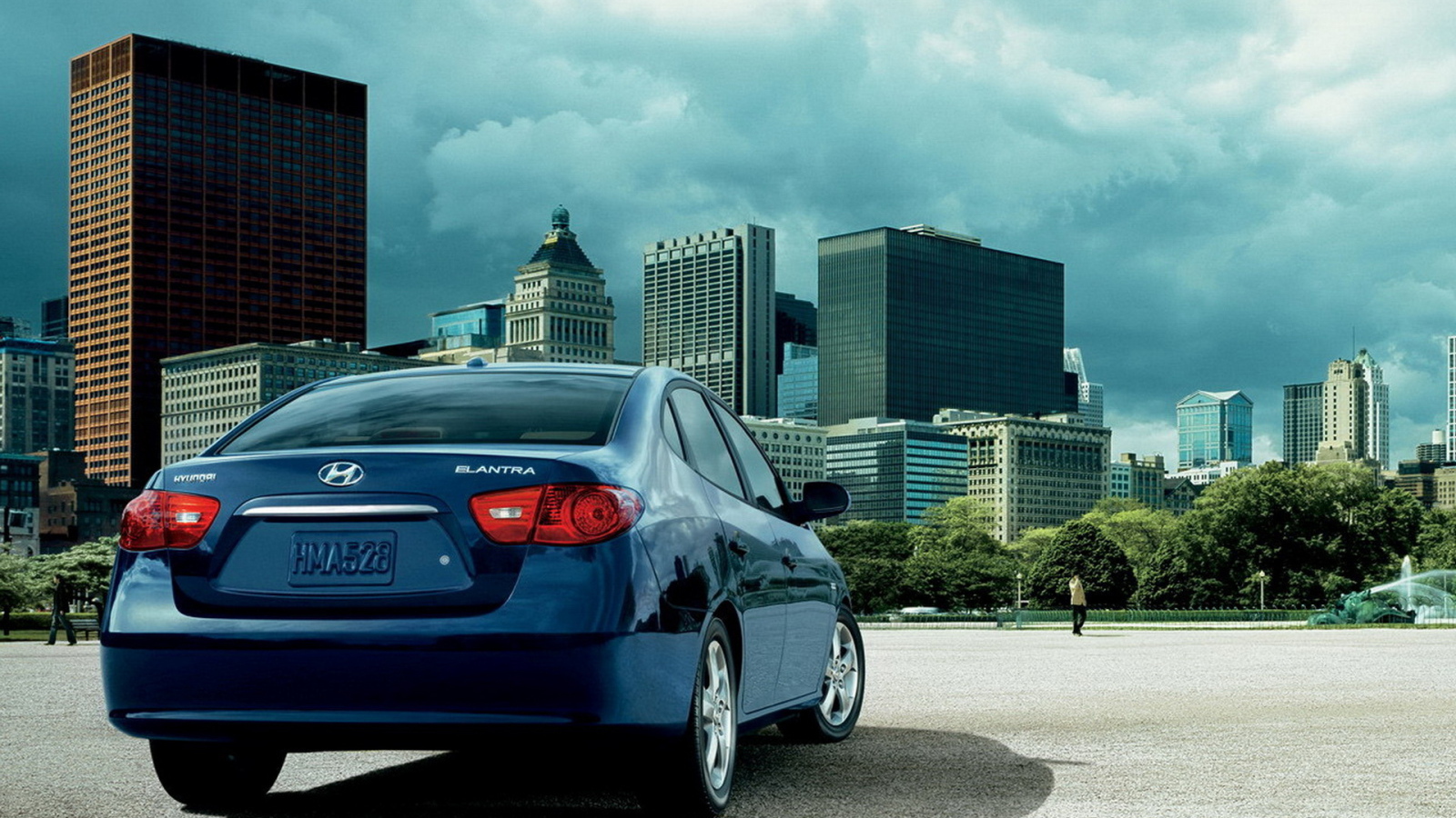 Хендай Элантра в городском парке
