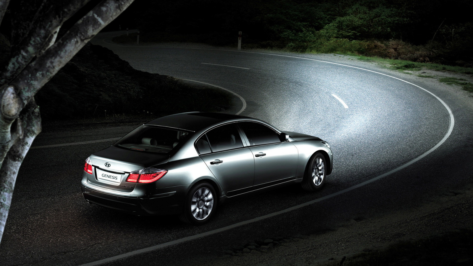 современный Хендай Дженезис