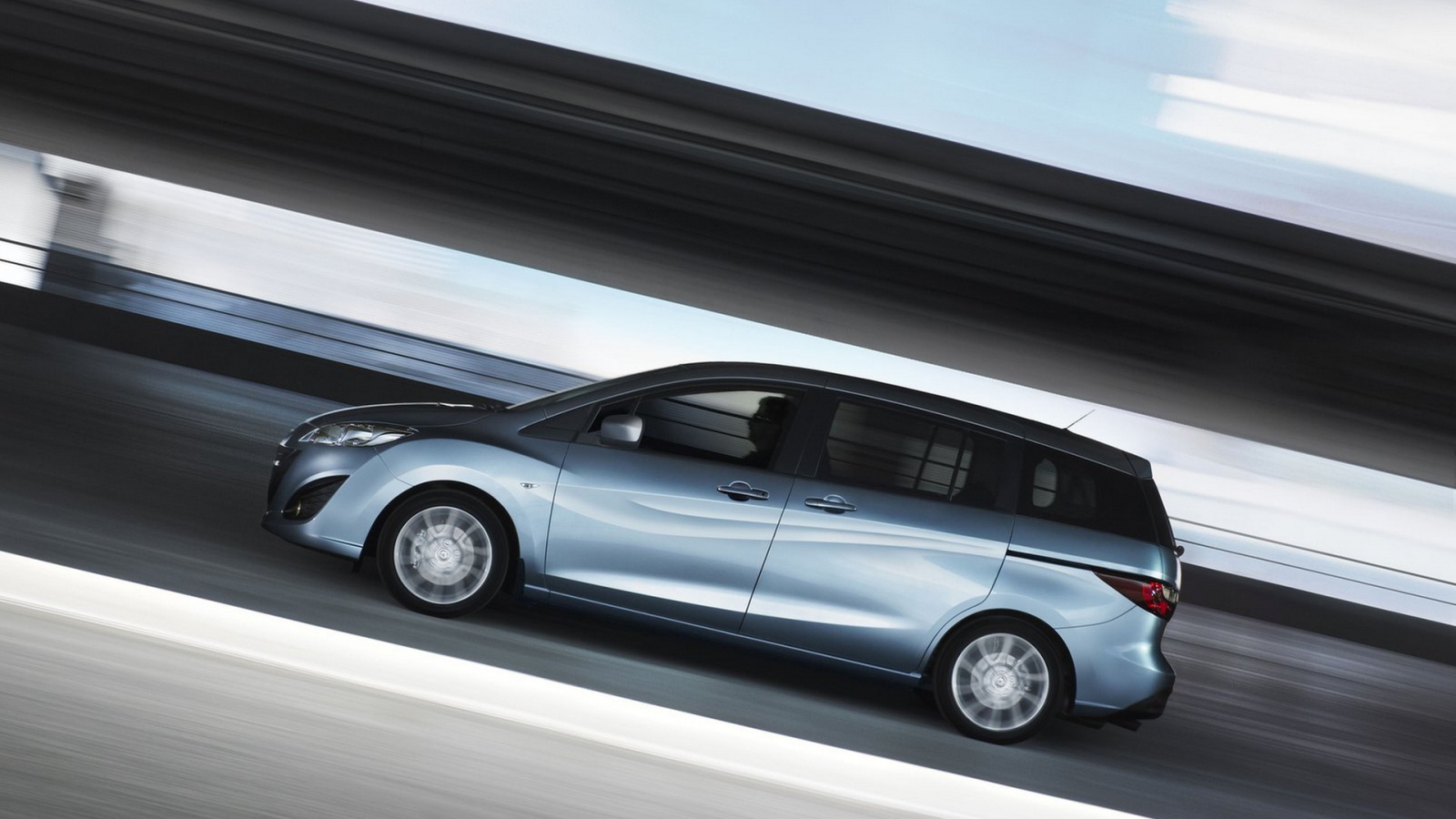 Обновленная Мазда 5