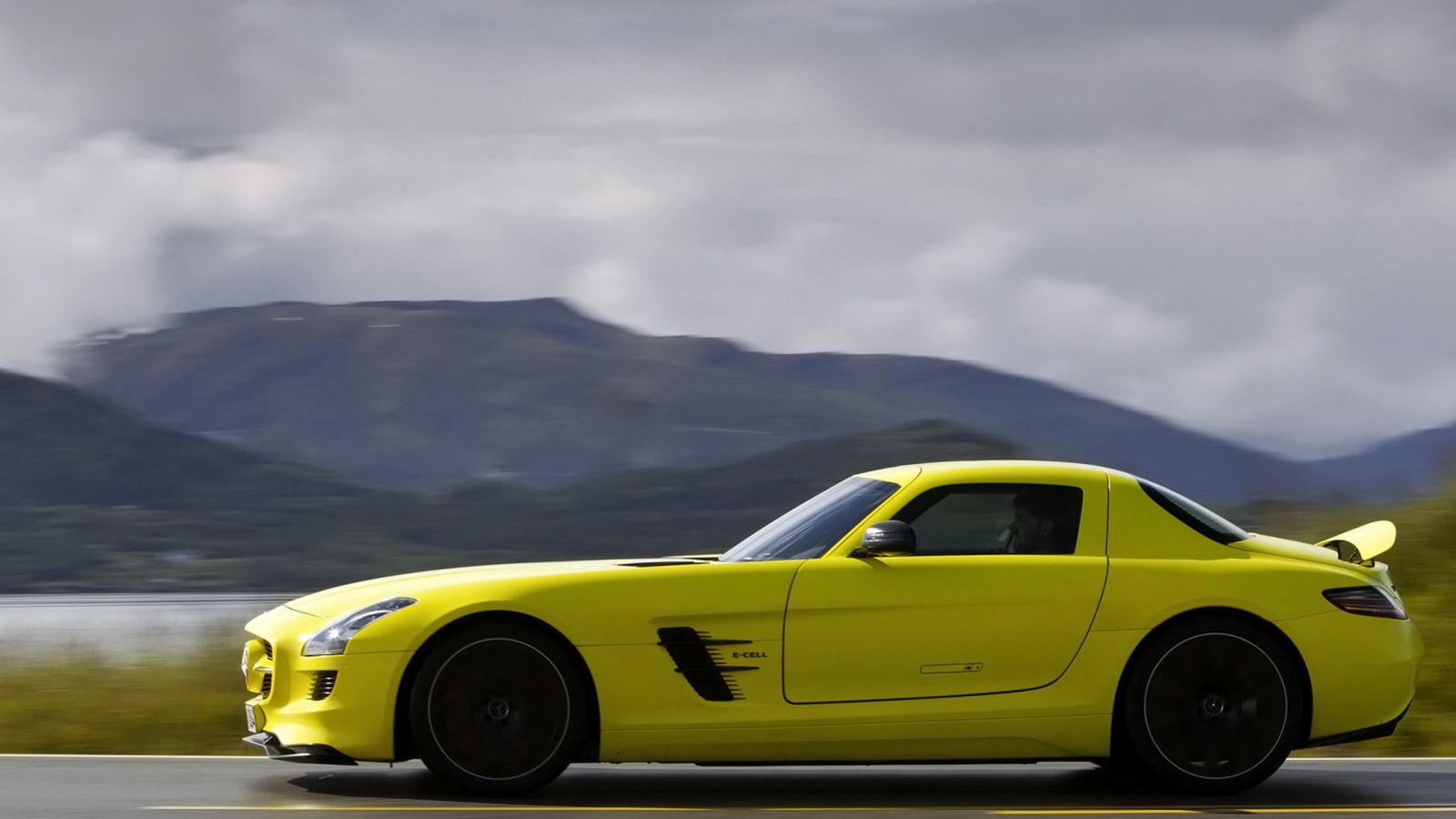Мерседес Бенц SLS-AMG