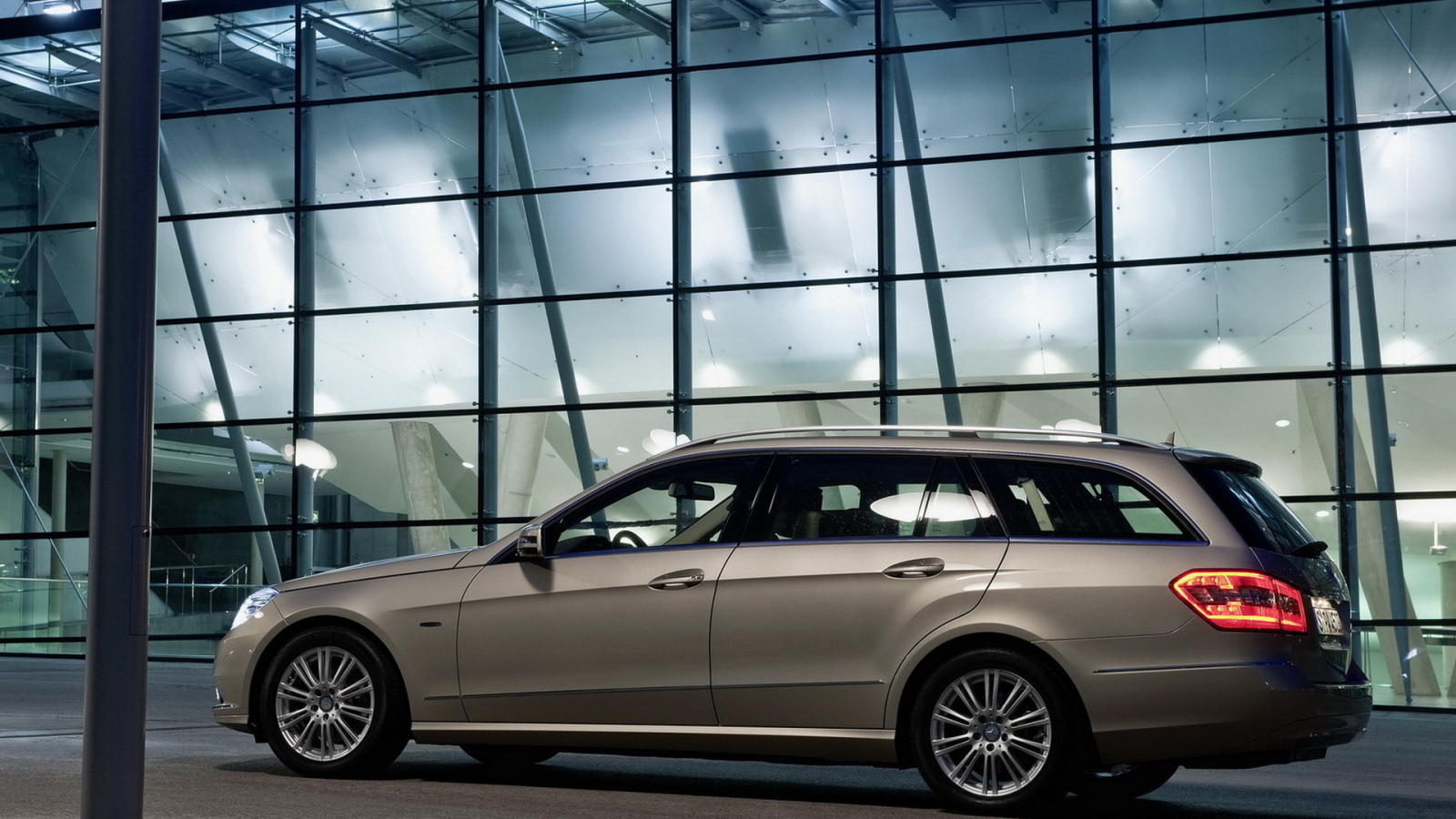 Мерседес Бенц E250