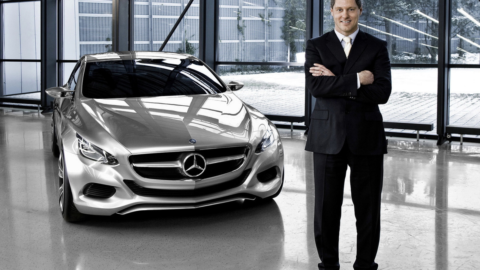 Mercedes Benz F800 Style Concept в автосалоне