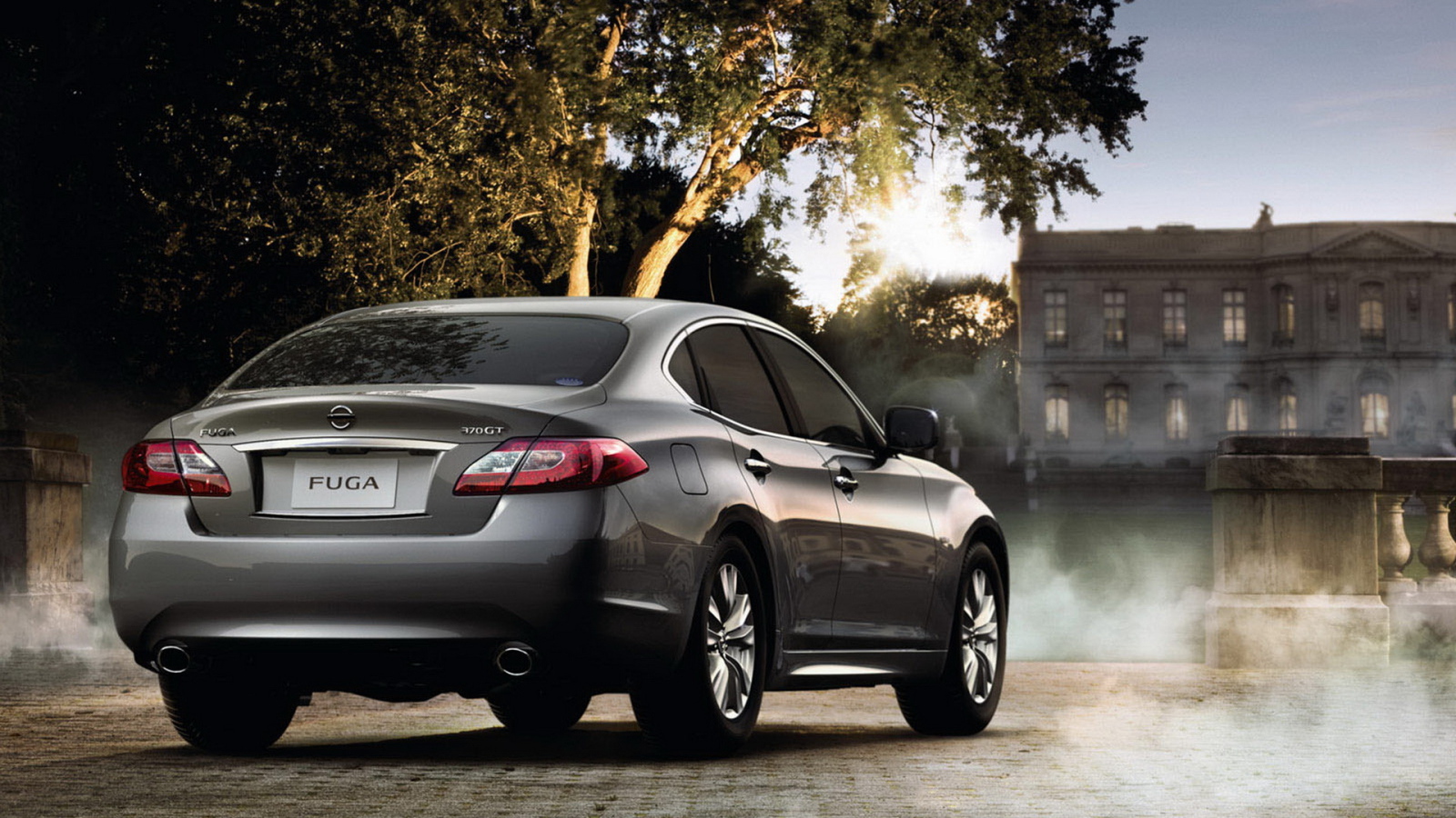 Nissan Fuga в загородном поместье