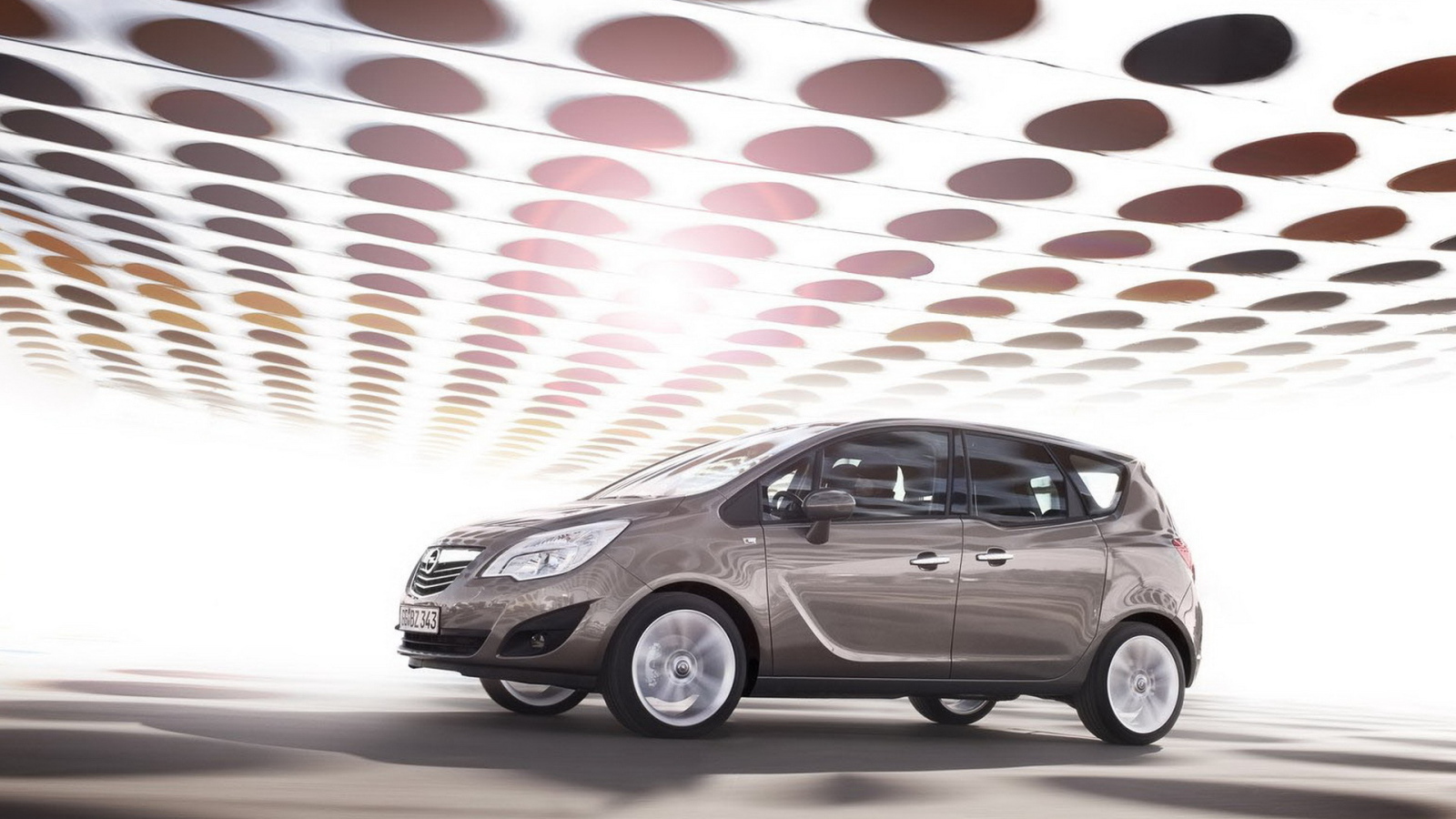 Опель Мерива в движении