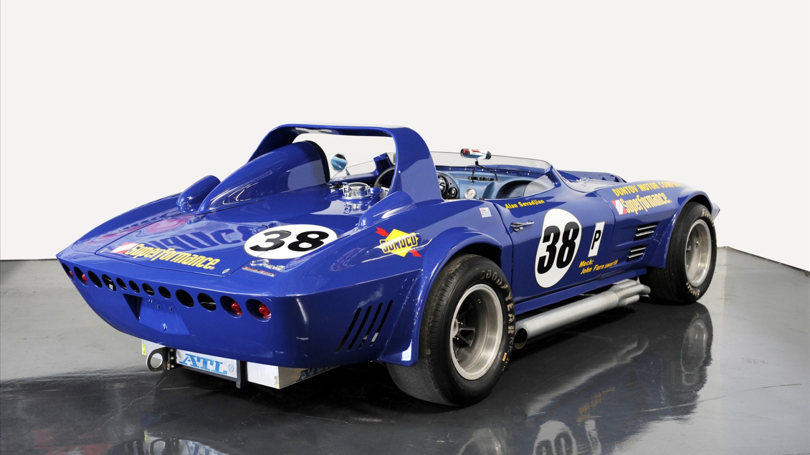 Классический спортивный автомобиль