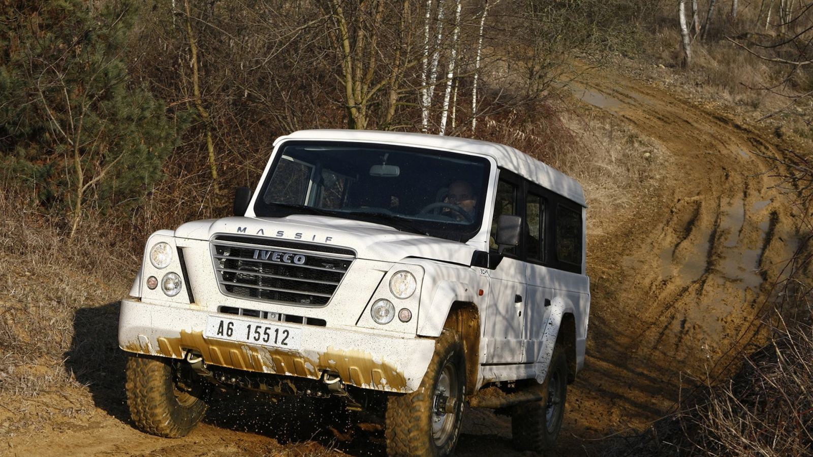 Ивеко Массиф в белом цвете