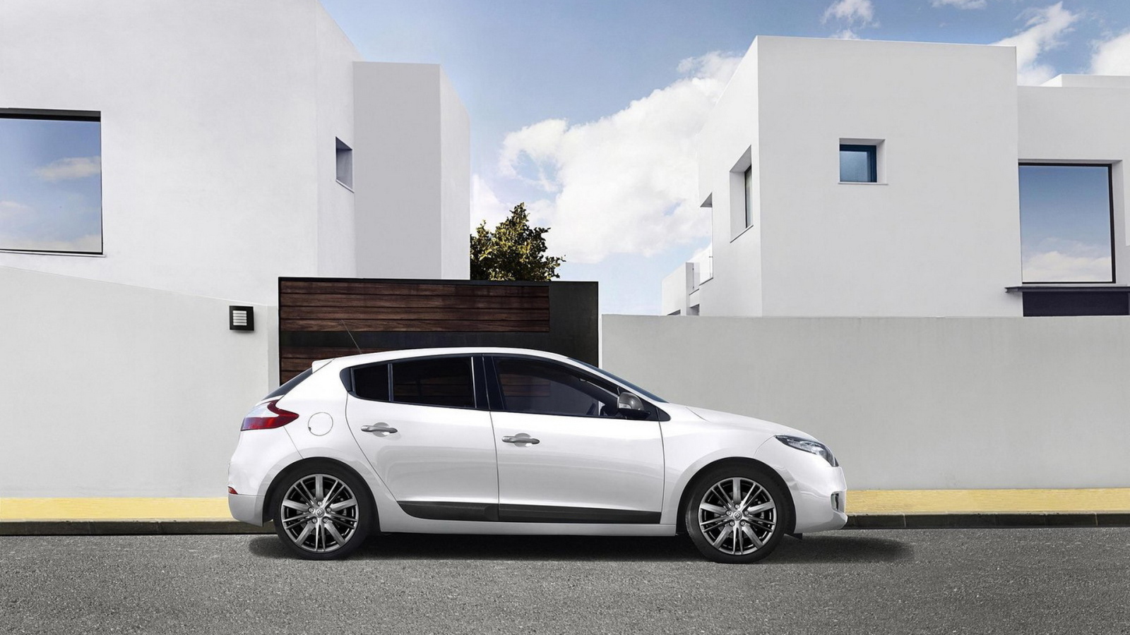 Белоснежный Рено Меган Купе