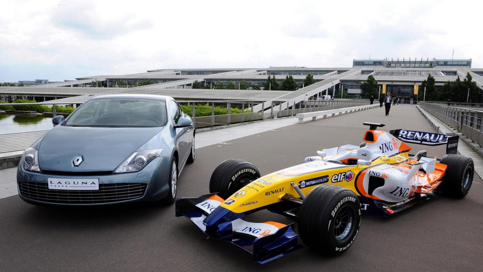 Renault Laguna Coupe мощь и грация спортивного болида