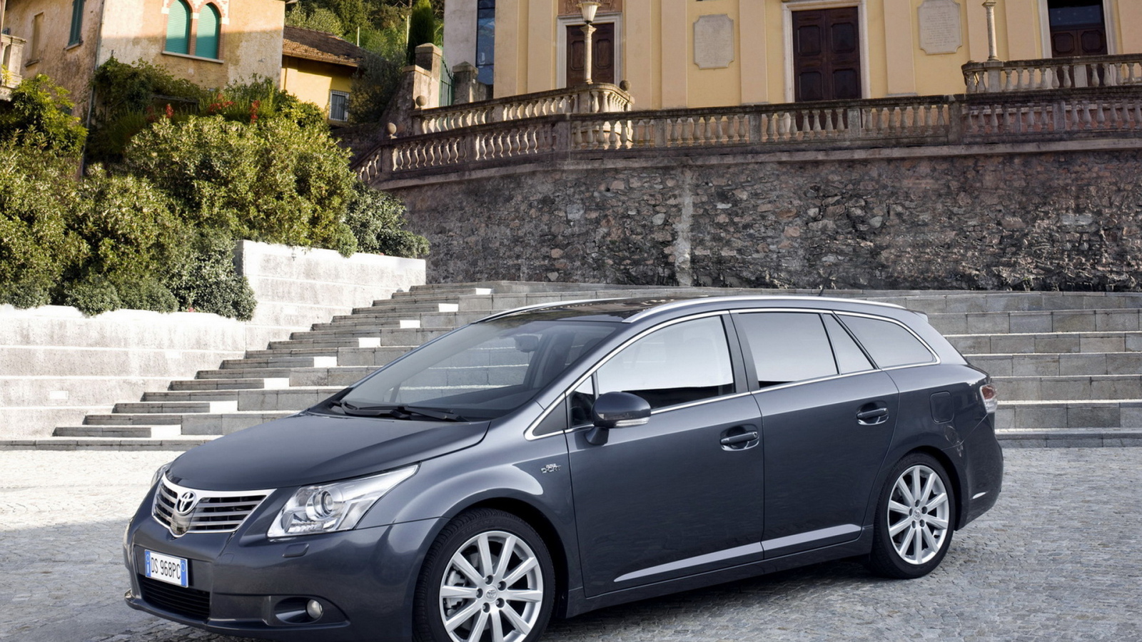 Тойота Авенсис Вагон