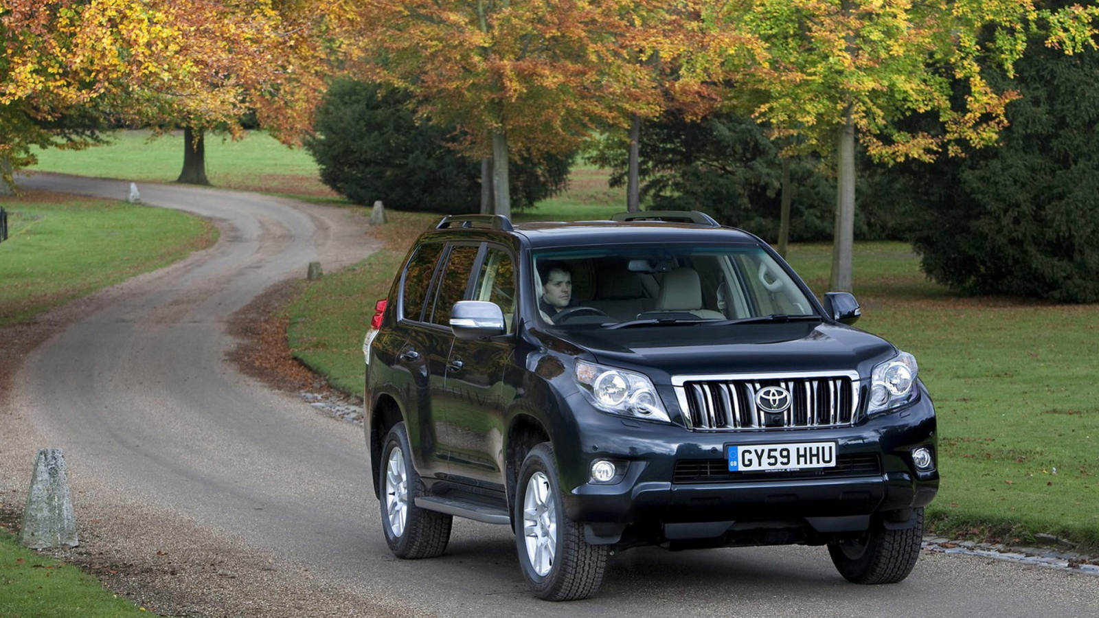 Тойота Ленд Крузер в движении