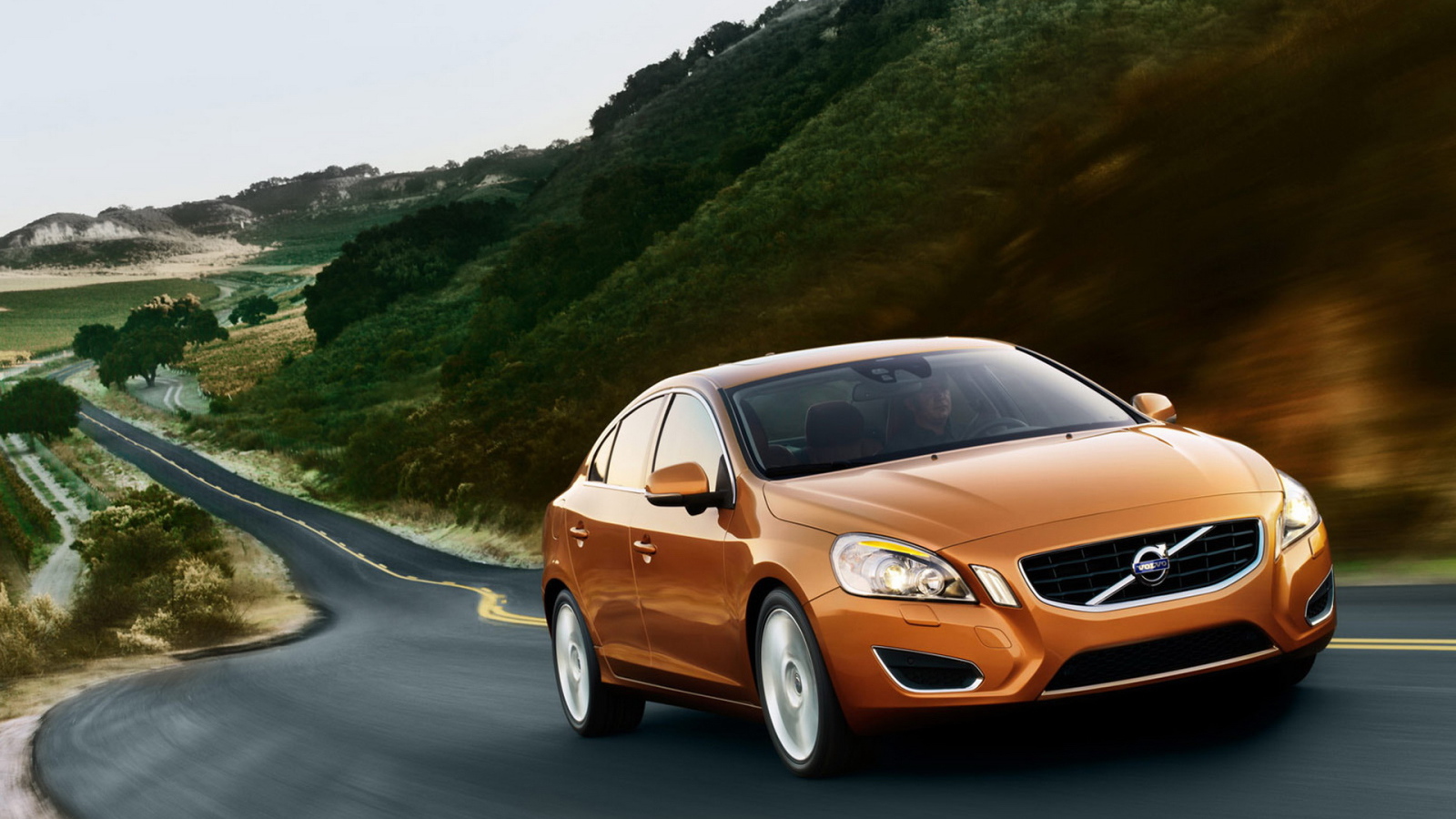 Volvo S60 направляясь в горы