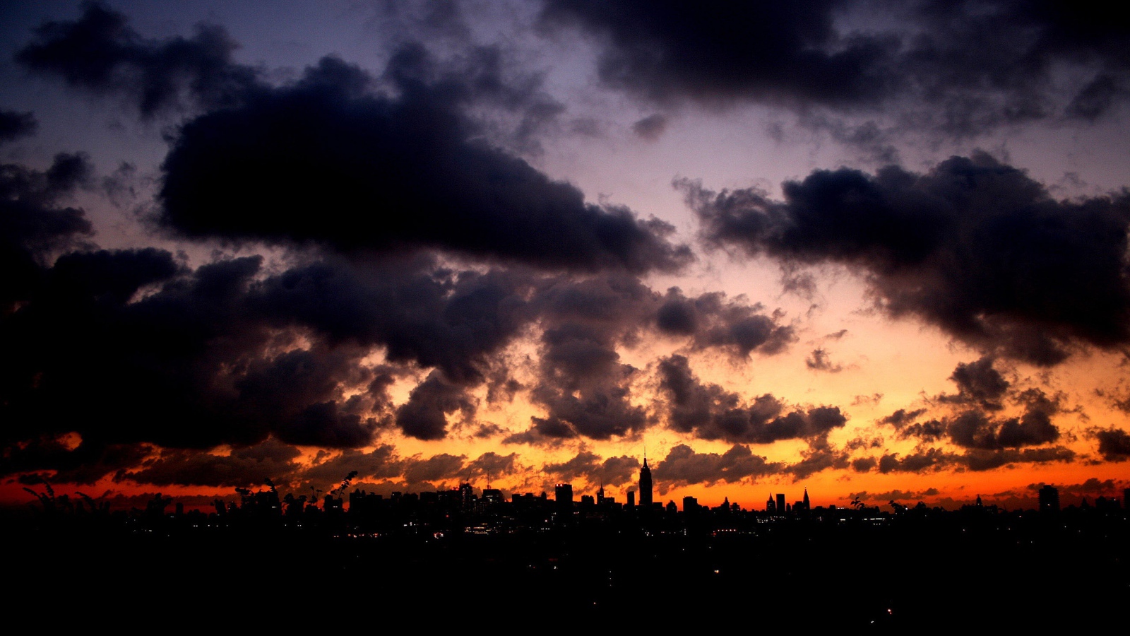 Поздний городской вечер