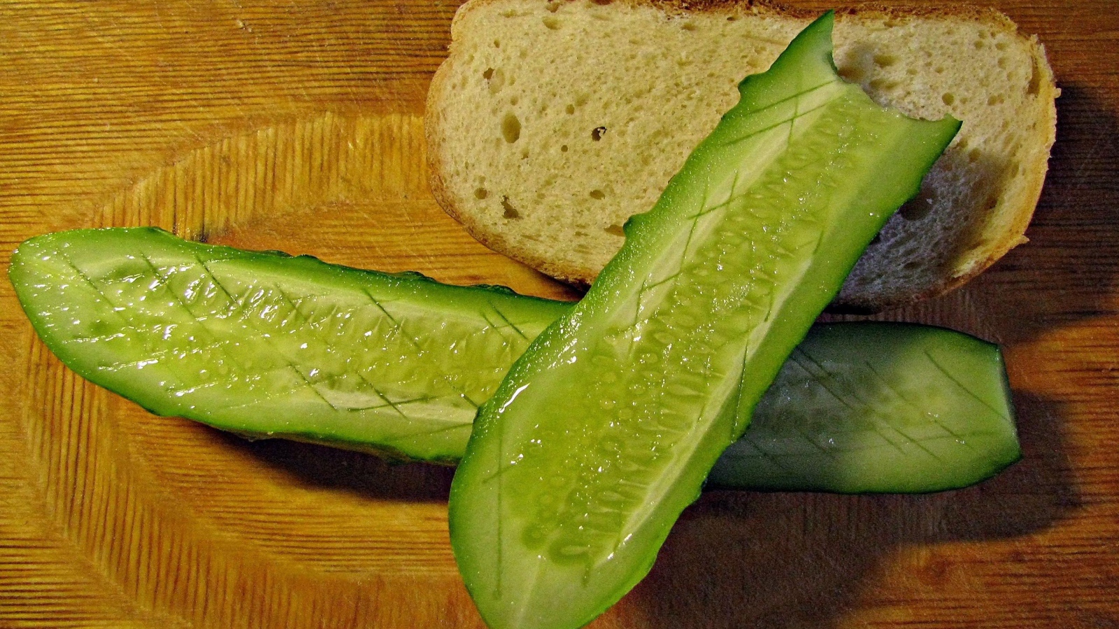 Хлеб с огурцом