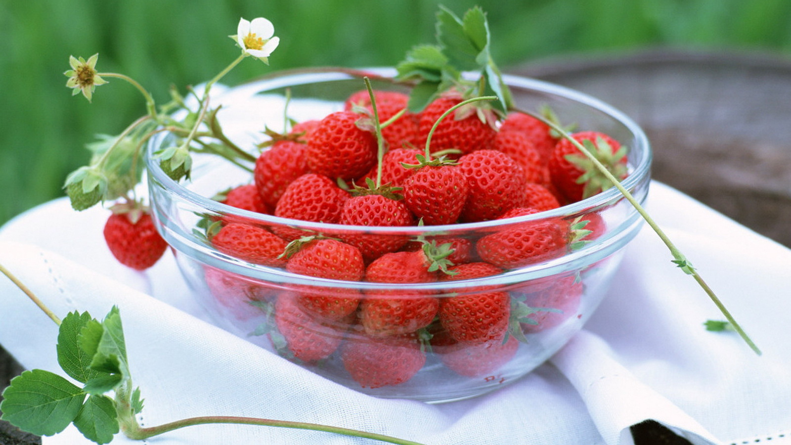 Чашка сладкой ягоды