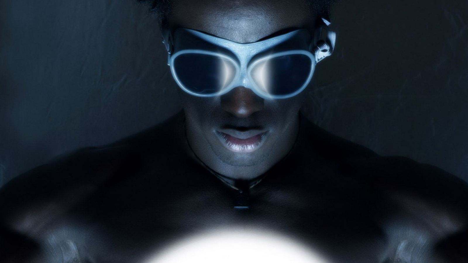 Мужчина в очках