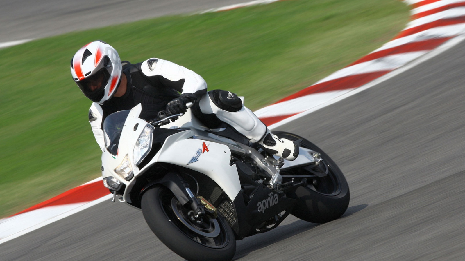 Aprilia RSV4 R